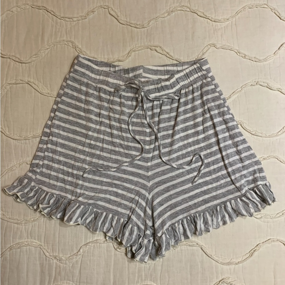 Bellino Gray & White Ruffle Hem Striped Casual Shorts Small